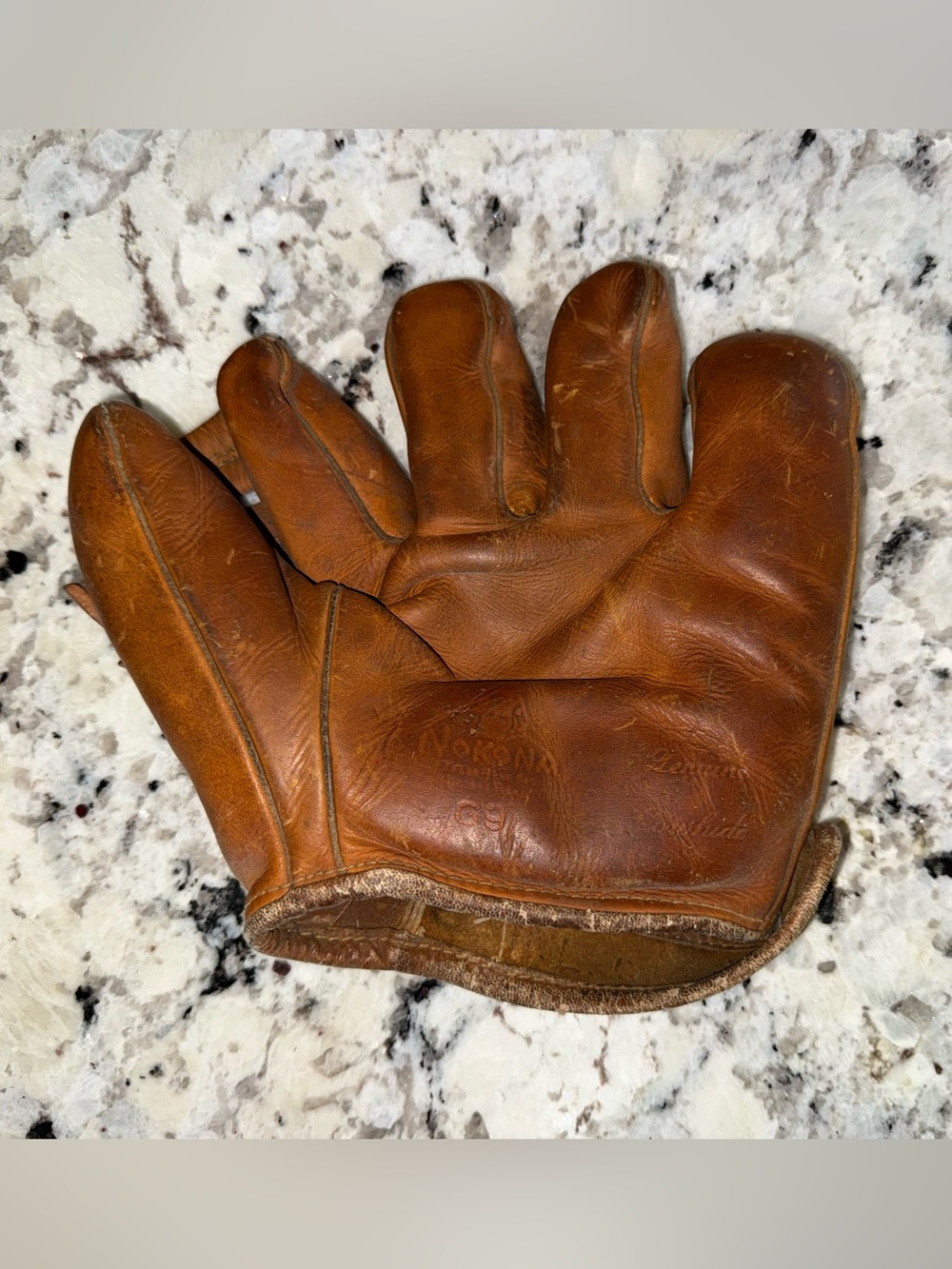Vintage 1930s-1940s Nokona Baseball Glove Genuine Leather Goods Made in USA 9”